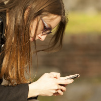 Constantly looking down at your phone can cause a 27 kg force on your neck